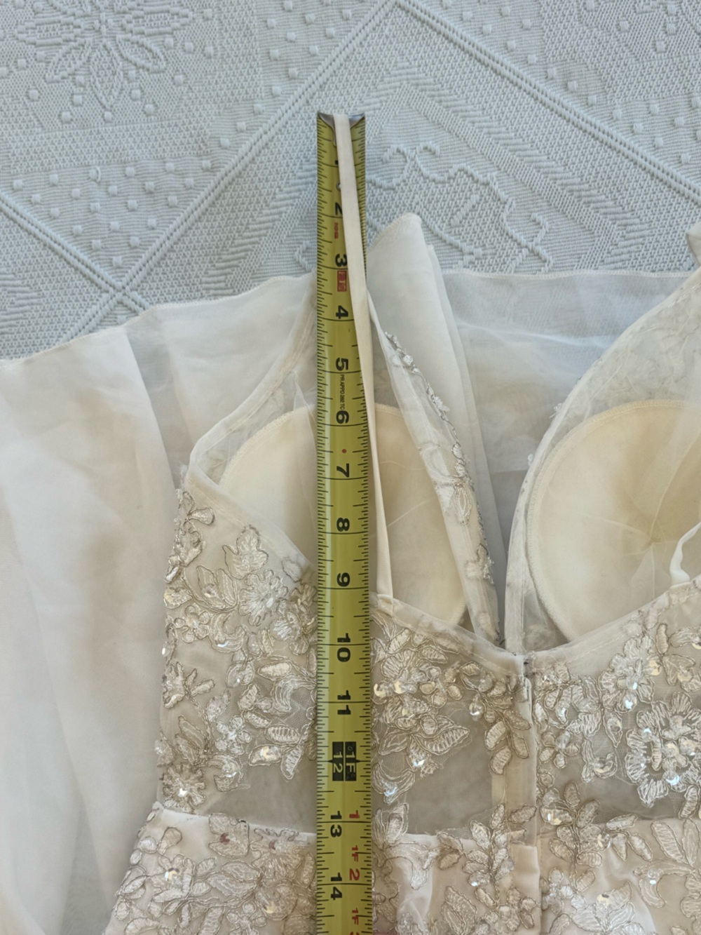 Elegant Ivory Lace Appliqué Spaghetti-Strap Dress - Picture 3 of 10